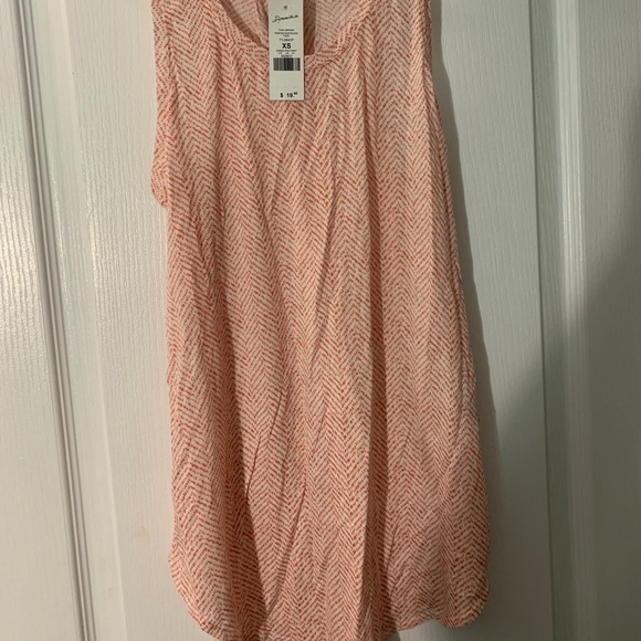 Nwt xs sleeveless shirt. - Picture 1 of 2